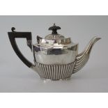 A George V Silver Fluted Teapot, Birmingham 1915, GMRH, 243g