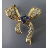 An 18ct Gold, Sapphire and Diamond Ribbon Brooch, 5.7g