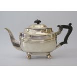 A George V Silver Teapot, Sheffield 1914, Thomas Bradbury & Sons Ltd., 452g