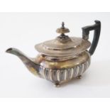 An Edward VII Silver Teapot, Sheffield 1901, Walker & Hall, 432g