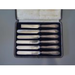 A cased set of 6 silver handled tea knives