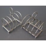 A Pair of Edward VII Silver Toast Racks, Birmingham 1909, 103g