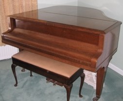 Blüthner (c1935) A 5ft grand piano in a walnut case on square tapered legs. - Image 2 of 3