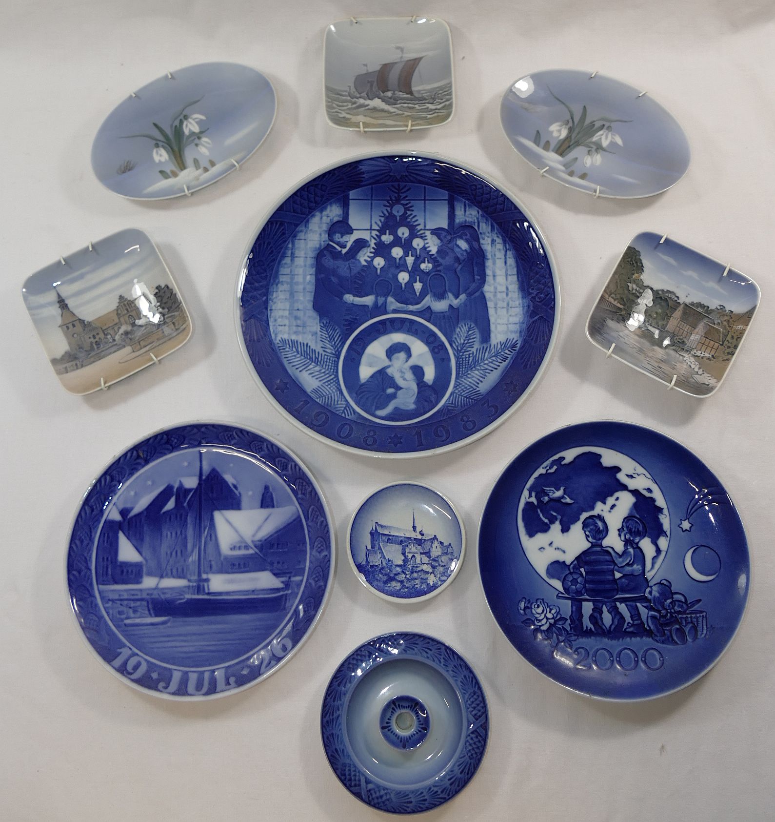 A collection of 50 Royal Copenhagen Christmas plates dating from 1954 to 2013, - Image 3 of 3