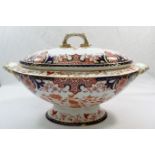 A Royal Crown Derby imari tureen, 2150 pattern lidded two handled tureen, with date mark for 1898,