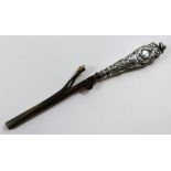 An Edwardian silver handled moustache curler, Birmingham 1901, 16.