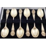 A set of six George V silver gilt teaspoons, London 1915, by the Goldsmiths and Silversmiths Co.