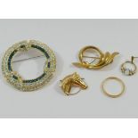 WE REGRET THAT THIS LOT HAS BEEN WITHDRAWN - A small yellow metal horses head brooch, stamped '375',