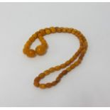 An amber bead necklace, approx 35gms.