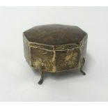 A Geo V silver ring box of octagonal form, approx 2.65oz.