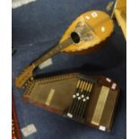 A vintage mandolin and a auto harp (2).