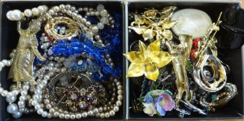 Various mixed silver and costume jewellery (2 small boxes).