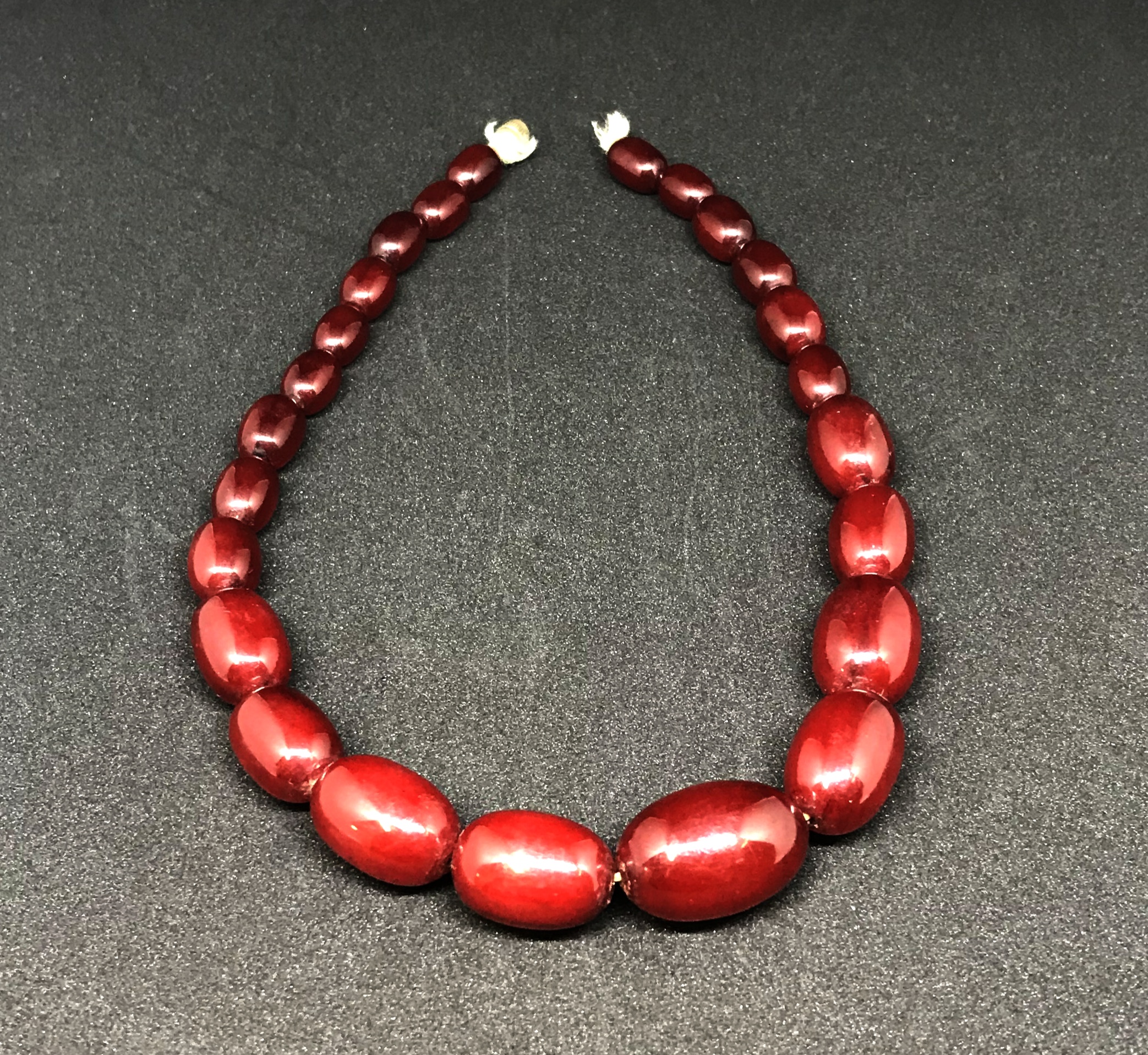 A 'yellow' amber style necklet and a red amber style graduated bead bracelet (2). - Image 2 of 2