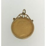 Victoria, 1886 sovereign, bunhead, M, mounted as a pendant, total weight 9.8gms.