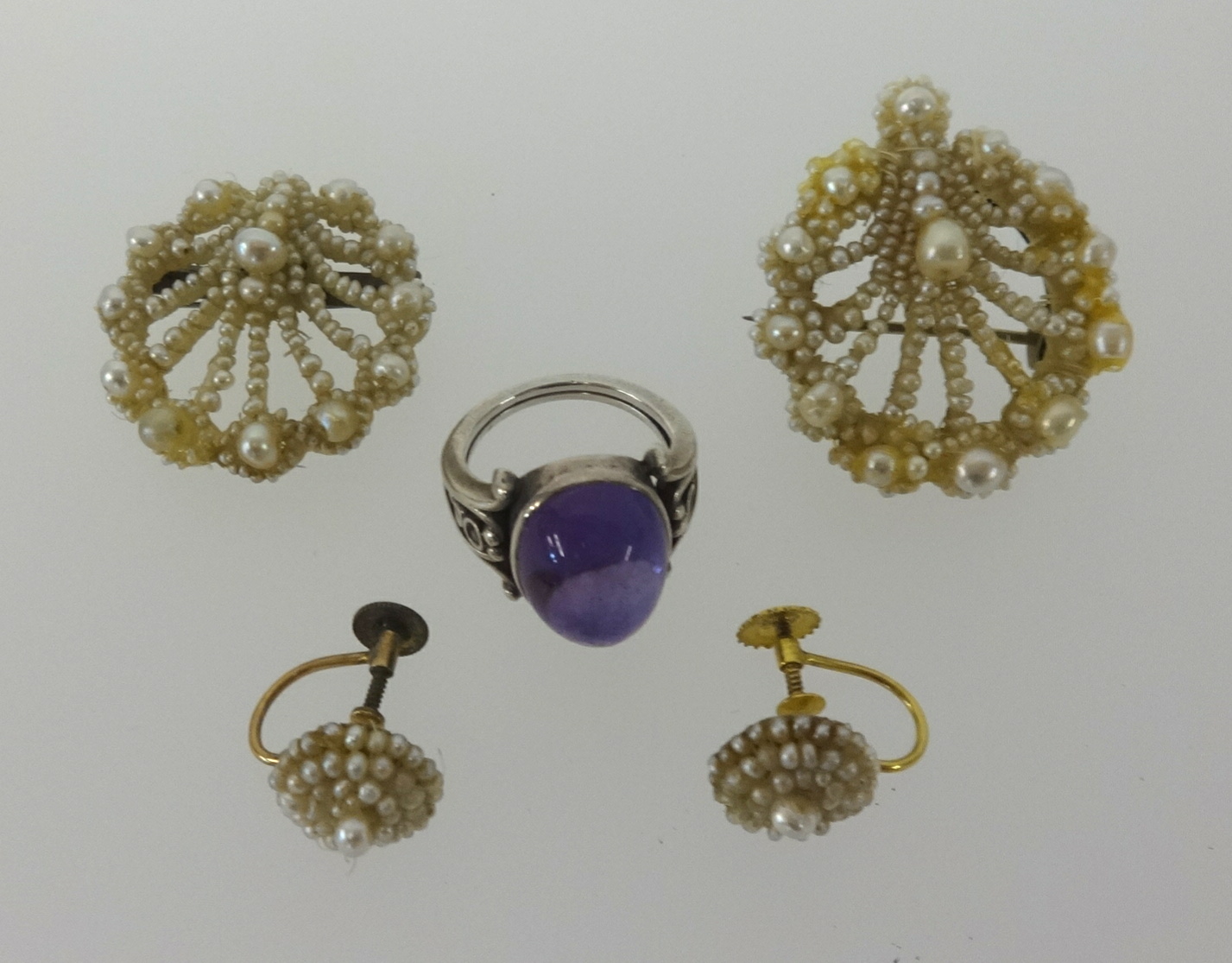 A pearl brooch and earrings, an amethyst cabochon ring