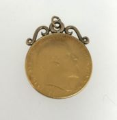 Edward VII 1902, gold two pound coin, mounted as a pendant, total weight 17.40gms.