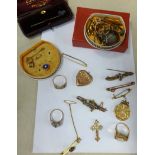 An assortment of 9ct gold jewellery, approx 28gms together with a cased tie pin and some other