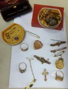 An assortment of 9ct gold jewellery, approx 28gms together with a cased tie pin and some other