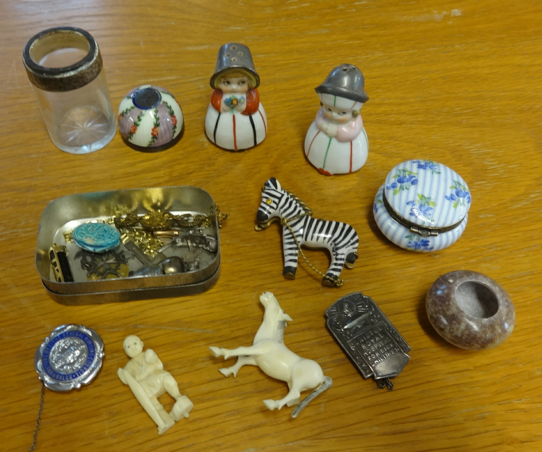 A collection of various objects including French enamelled style zebra brooch.