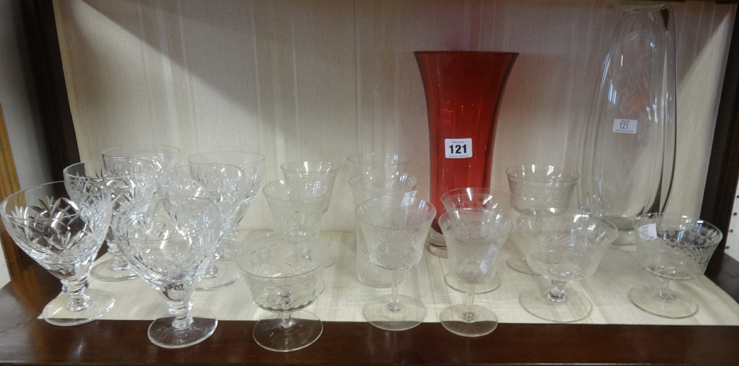 Six lead crystal glasses, two vases and small Pall Mall glasses. - Bild 2 aus 2