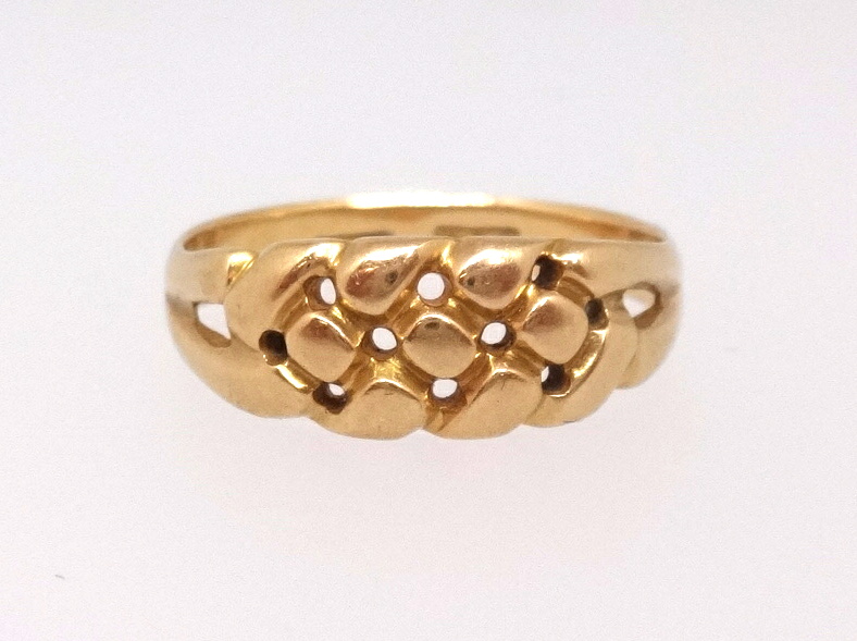 A 18ct ring of pierced weave design, ring size S, approx 4.5gms.