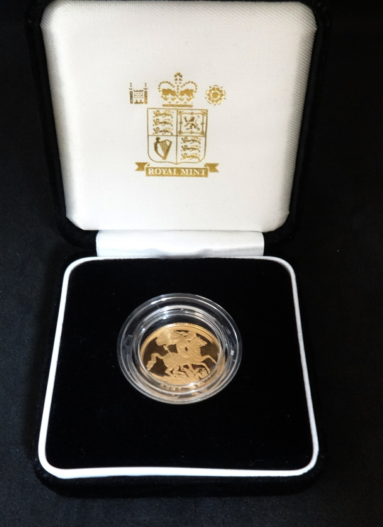 Royal Mint, 2007 gold proof sovereign, boxed with certificate.