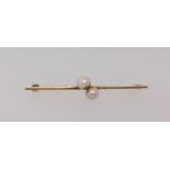 18ct gold bar brooch set with two pearls, 3.8gms