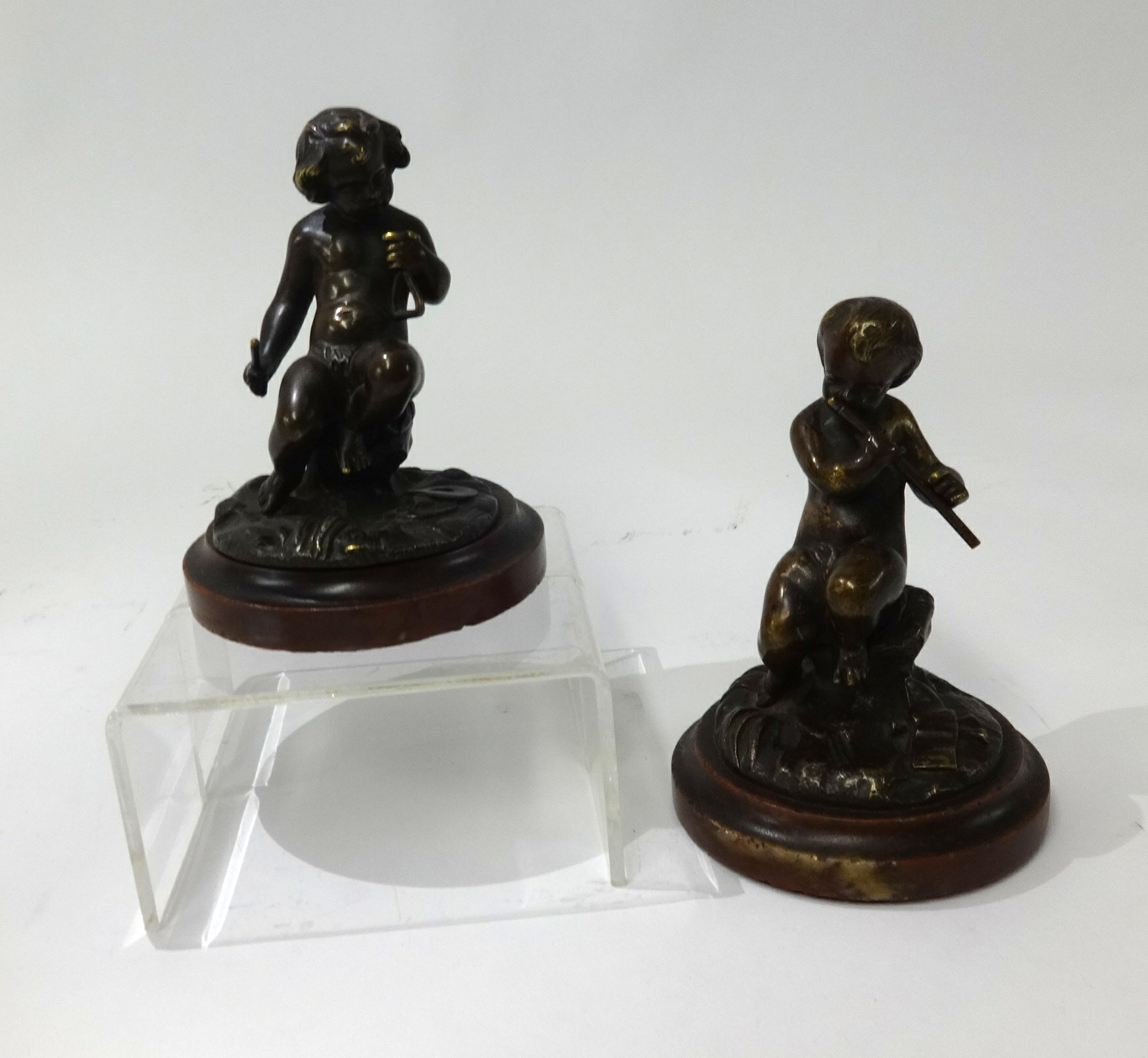 Bronze, a pair of cherub musicians on turned bases, height 10cm.