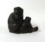 Bronze group of two monkeys, length 9cm.