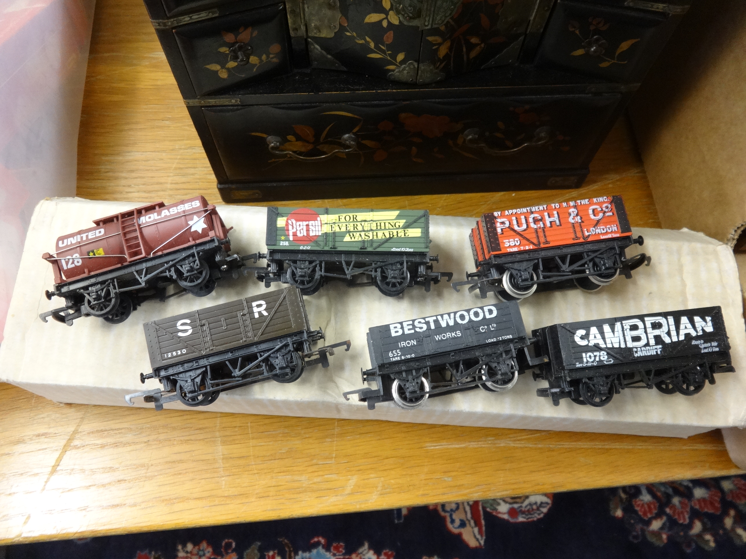 Various Hornby 00 gauge model railway, coaches and wagons, boxed, also locomotive Electrotren. - Image 3 of 7