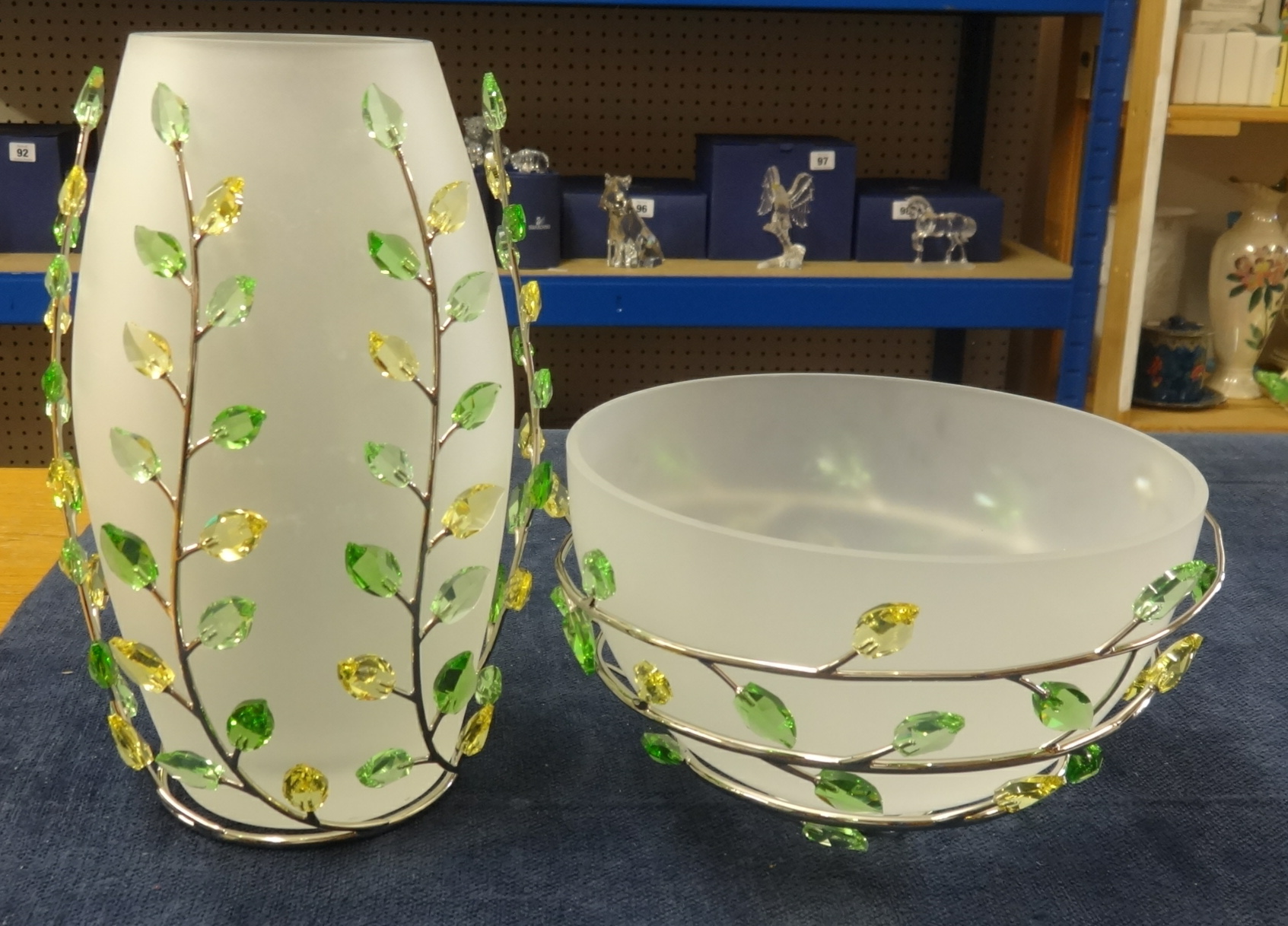 Swarovski, Jonquil Vase 660733, Leaves and Jonquil Bowl, Leaves 719498.