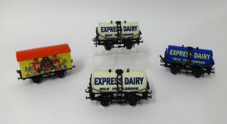 Four Ace trains modern vintage style 0 gauge wagons, tanker set (three 'Express Diary' two cream,