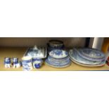 Various Victorian and later blue and white chinaware including willow patterned plates, drainers