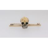 An unusual 9ct bar brooch surmounted with a scull maker T.W.