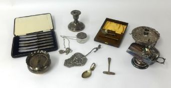 A mixed lot comprising six silver handled cake knives cased, silver short desk candlestick, silver