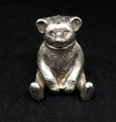 An Edwardian silver teddy bear pepperette, HW Ltd, height 40mm.