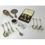 A mixed lot including set of six silver teaspoons cased, C B & S (3.3oz), a Mappin & Webb silver