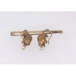 A 9ct bar brooch with attachment of two mice with pearls.