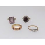 Four gold dress rings including 18ct (4.6gms),