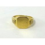 A gents 18ct gold signet ring, approx 12.60gms.