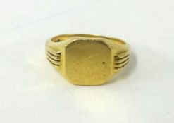 A gents 18ct gold signet ring, approx 12.60gms.