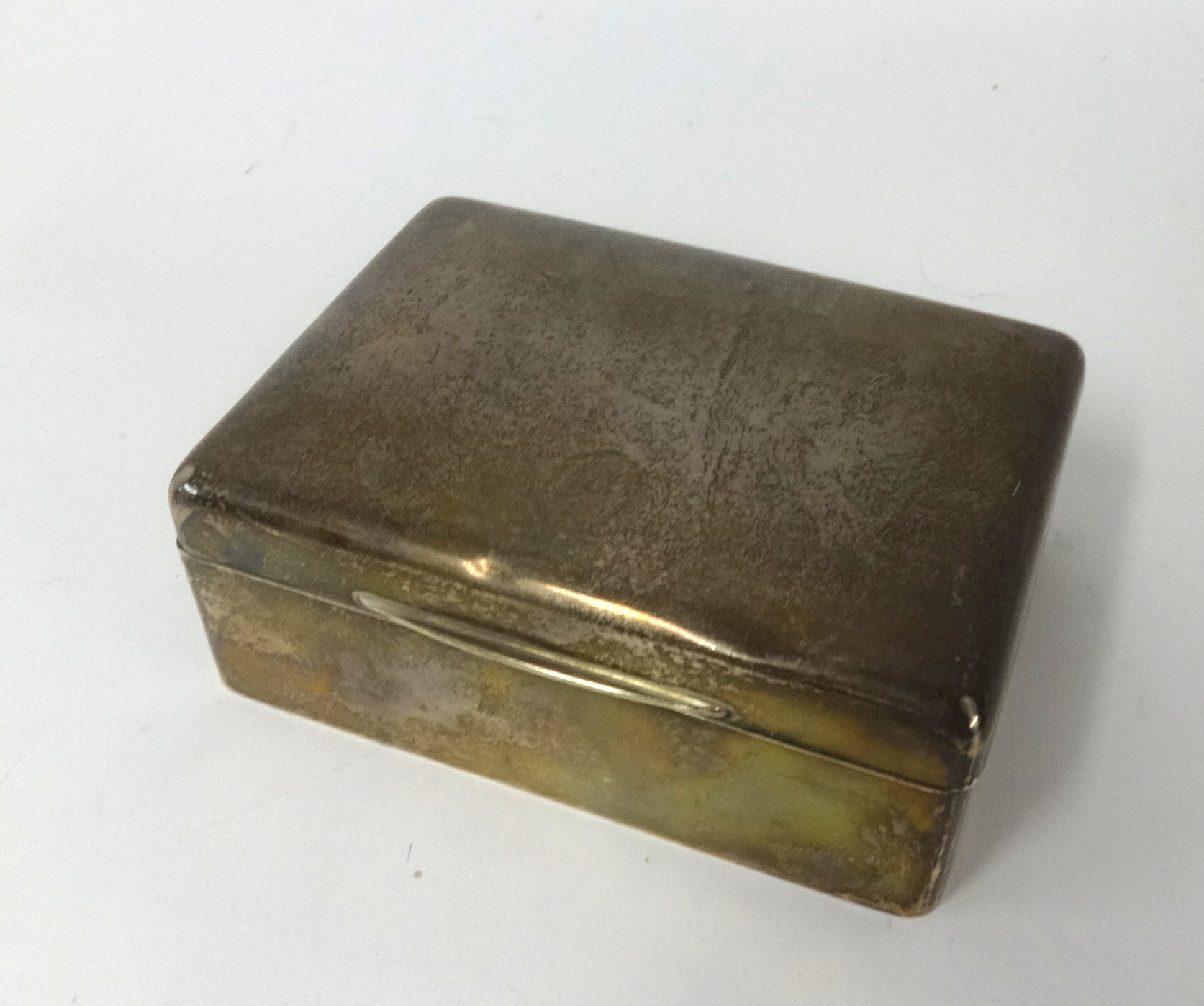 A Geo V silver rectangular cigarette box, approx 10cm x 14cm.