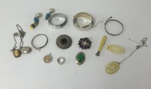 A bag of mixed jewellery including bangles, objects, brooches etc.