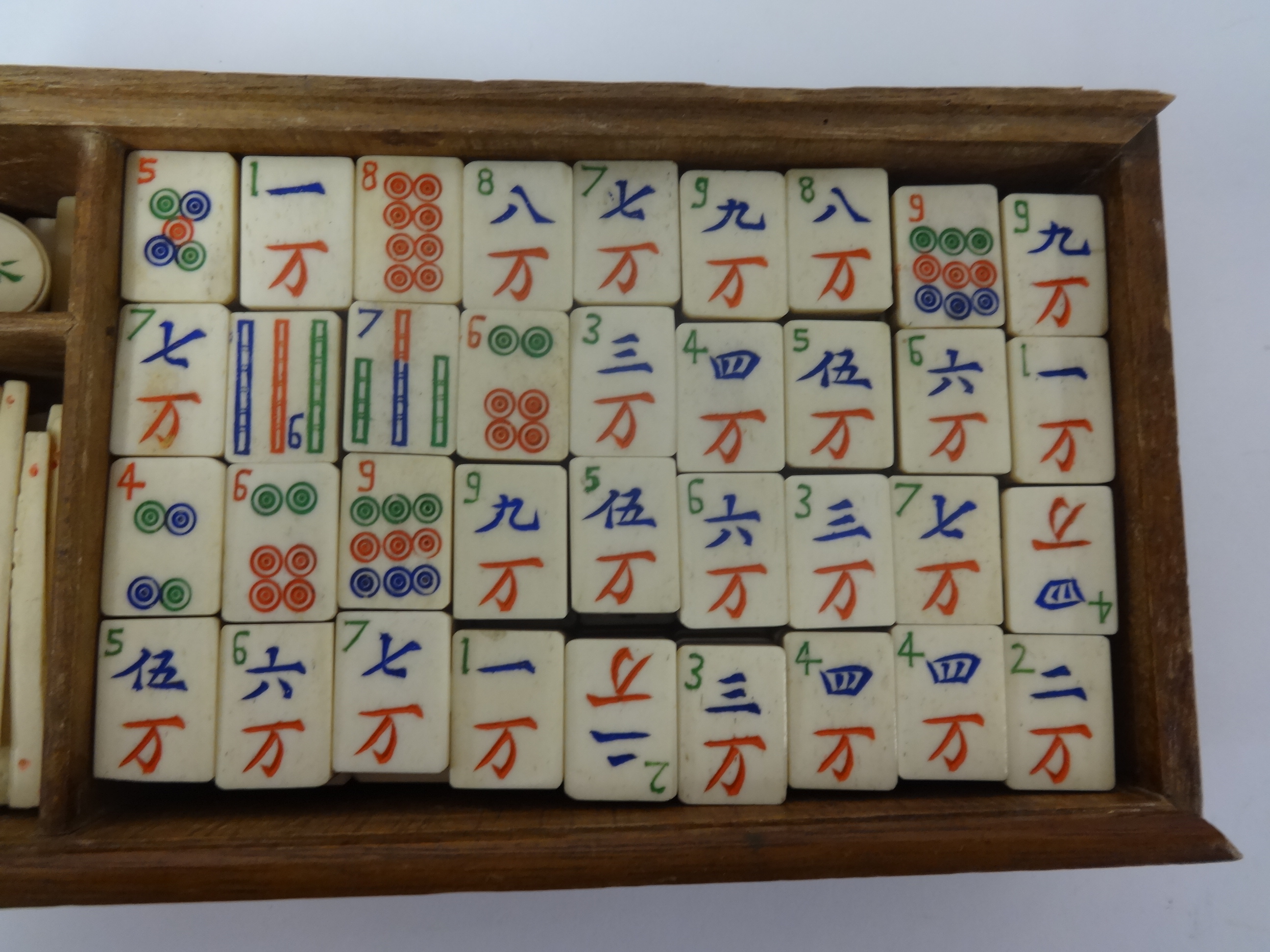 A Mahjong set. - Image 3 of 5