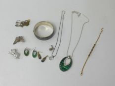 A mix of general jewellery including bangles, brooches, necklaces and bracelets.