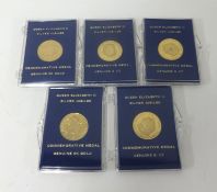 Five QEII commemorative gold medals, cased, each approx 2.50gms.