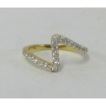 An 18ct yellow gold diamond zig zag ring.