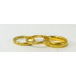 Three 22ct gold wedding bands, approx 15gms.