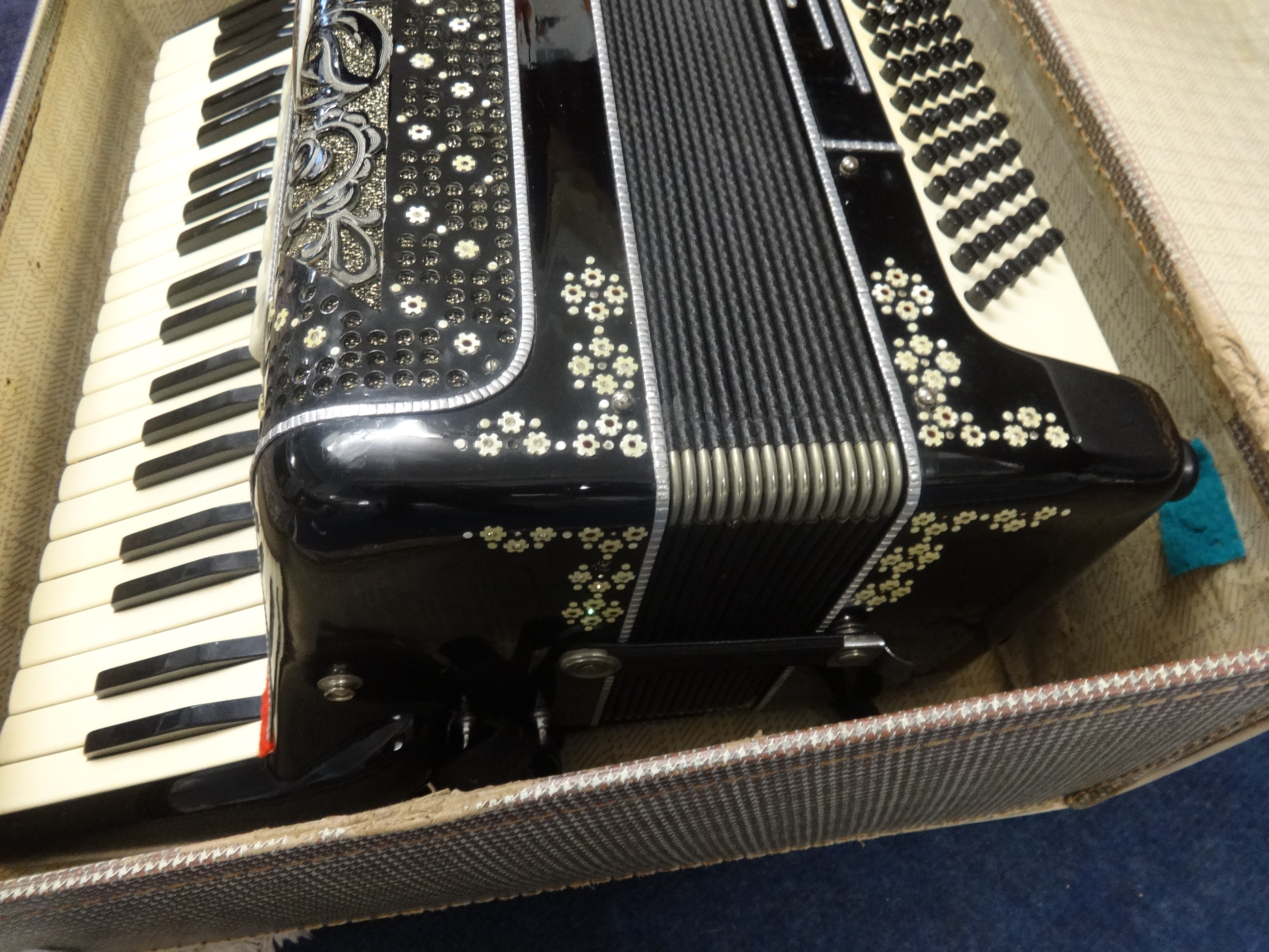 A Vercelli Anco Antonio piano accordion, cased. - Image 2 of 3