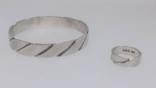 Steven Behrens, a contemporary design silver bangle and band ring (2).